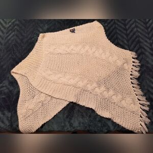 Dex women Wool puncho. Size OS. Color Creme. Good condition.